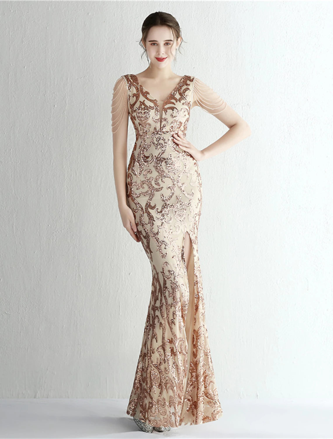 Robe de soirée sirène/trompette scintillante et brillante, longueur au sol, manches courtes, col en V, paillettes avec fente en paillettes