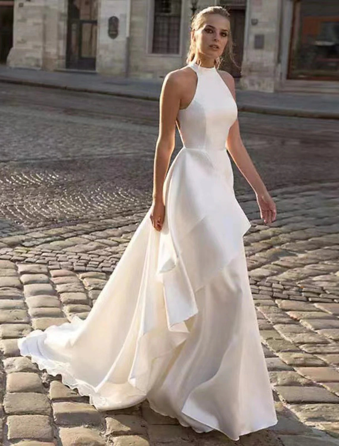 Robe de mariée décontractée dos nu, coupe trapèze, col licou, sans manches, traîne, en satin, couleur unie, pour l'été et l'automne