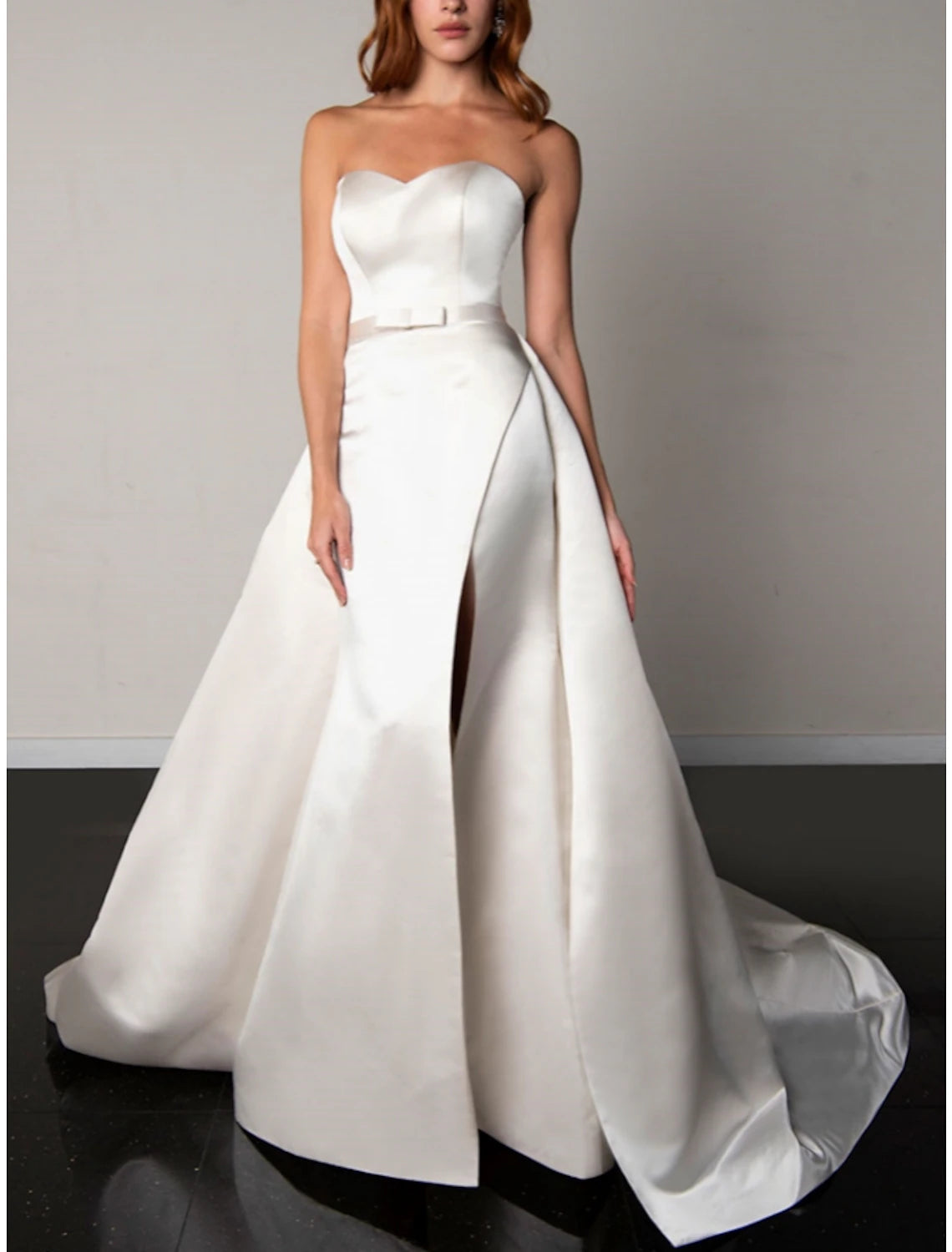 Formelle Brautkleider A-Linie Herzausschnitt Ärmellos Hofschleppe Satin Brautkleider Mit Schleife(n) Falten