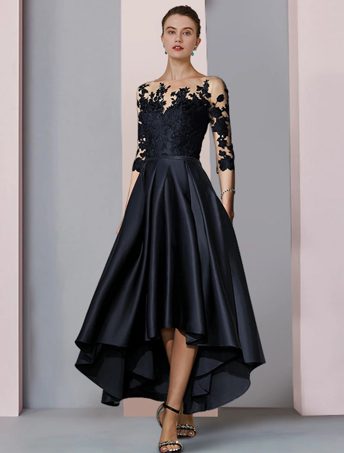 A-Linien-Kleid für die Mutter der Braut, Herbst, Hochzeitsgast, elegant, hoch, tief, U-Ausschnitt, asymmetrisch, knielang, Satinspitze, 3/4-Ärmel mit Faltenapplikationen