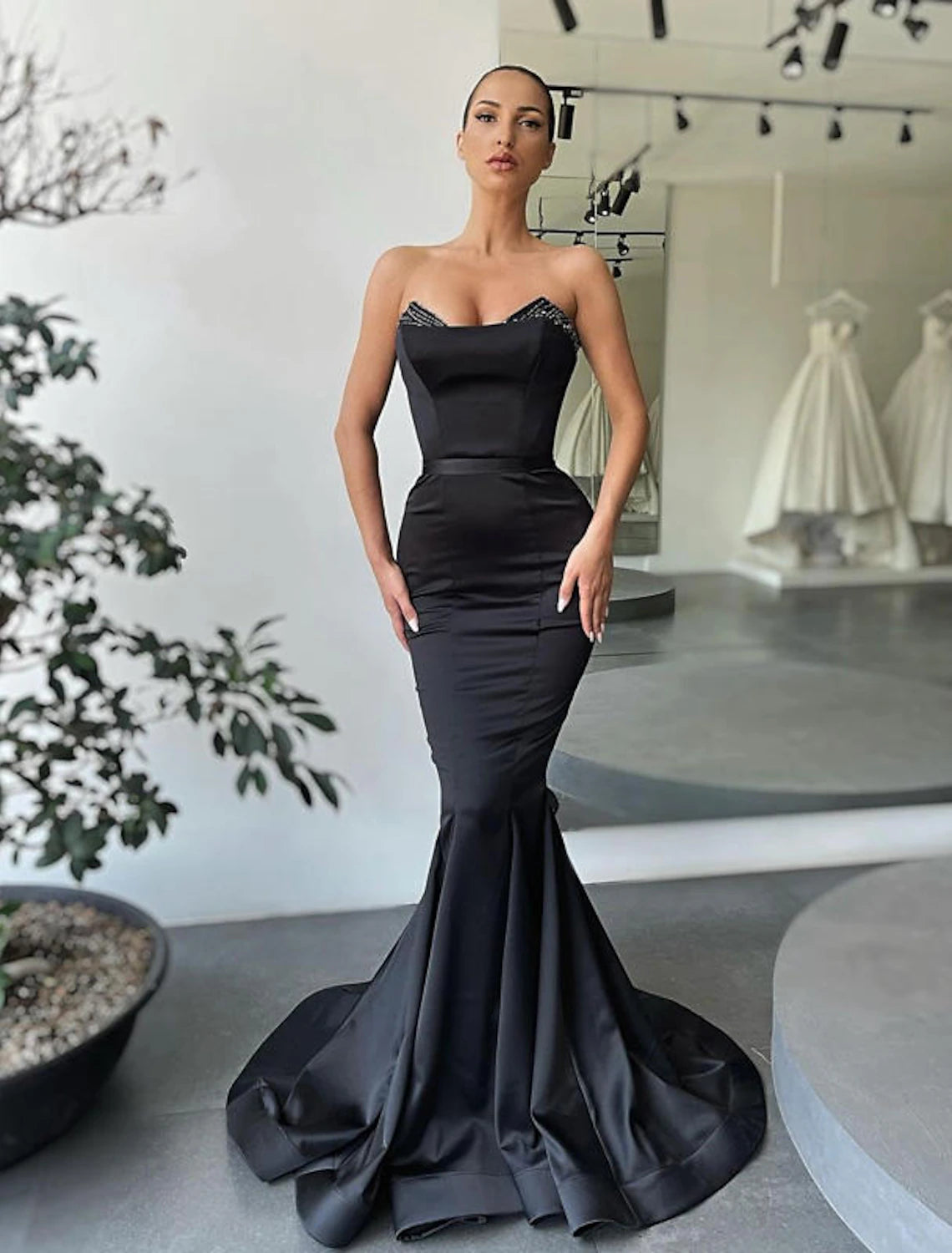 Robe de soirée sirène/trompette sexy, robe formelle pour invité de mariage, longueur au sol, sans manches, sans bretelles, en satin, dos nu, avec perles