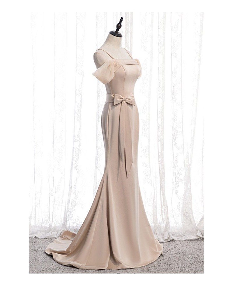 Edles und minimalistisches Ballkleid in Champagnerfarbe mit kurzen Ärmeln und schulterfreiem Schleifengürtel, Champagnerfarbe mit dünnen Schulterträgern aus Satin im Meerjungfrauenstil, offenem Rücken und bodenlangem Ballkleid mit Fischschwanz