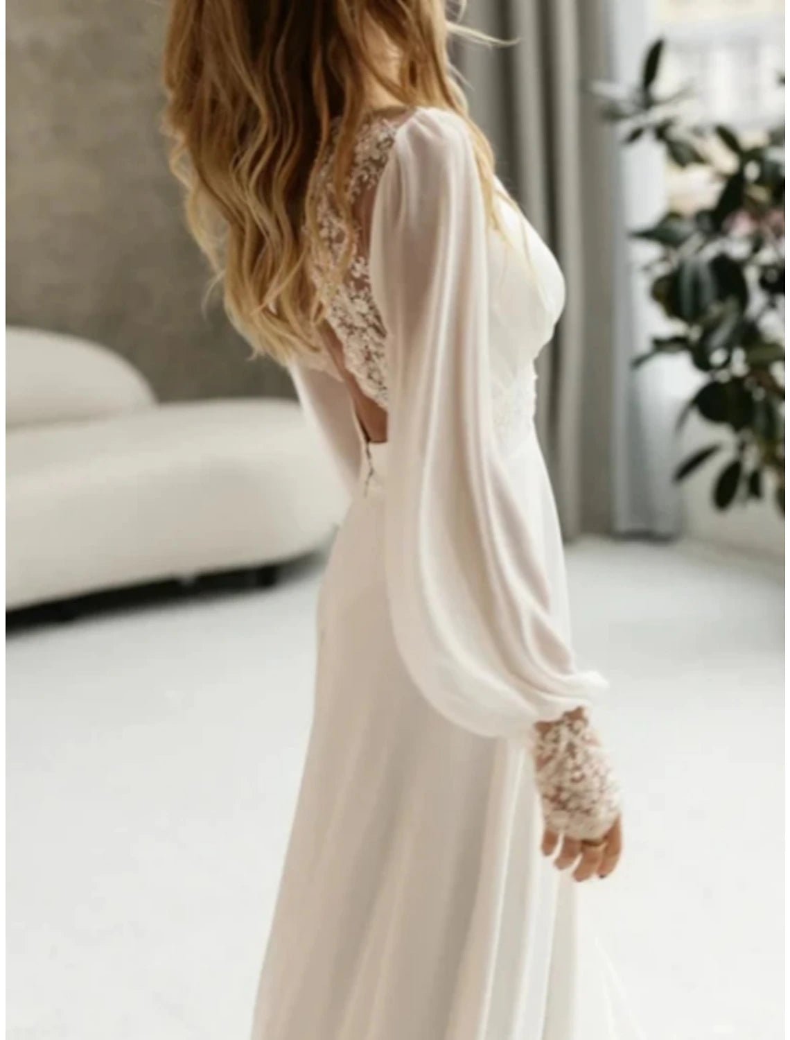 Robes de mariée simples de plage, robes de mariée formelles, coupe trapèze, col illusion, manches longues, longueur au sol, robes de mariée en tulle avec perles froncées