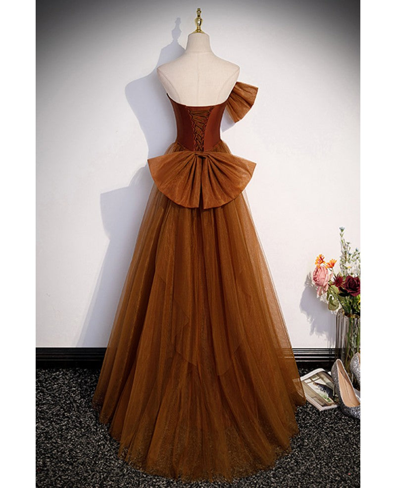 Schlichtes und schickes ärmelloses, schulterfreies Ballkleid in Schokoladenbraun, trägerloses, bodenlanges Abendkleid im Meerjungfrauen-Stil mit Schmetterlings-Tau-Rücken