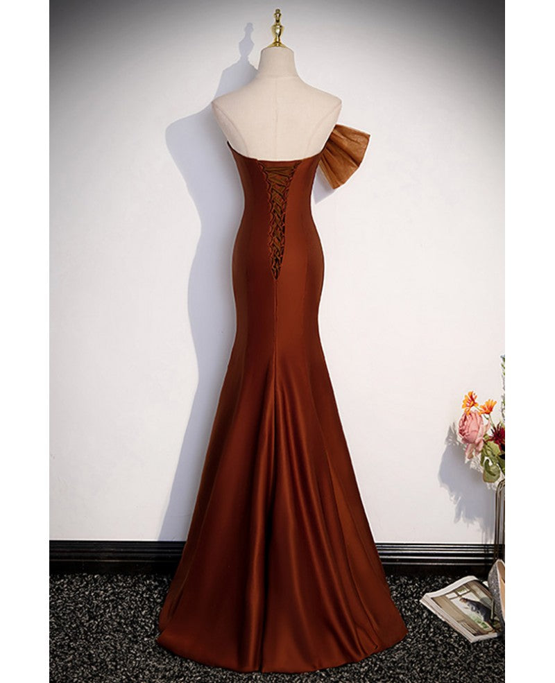 Schlichtes und schickes ärmelloses, schulterfreies Ballkleid in Schokoladenbraun, trägerloses, bodenlanges Abendkleid im Meerjungfrauen-Stil mit Schmetterlings-Tau-Rücken