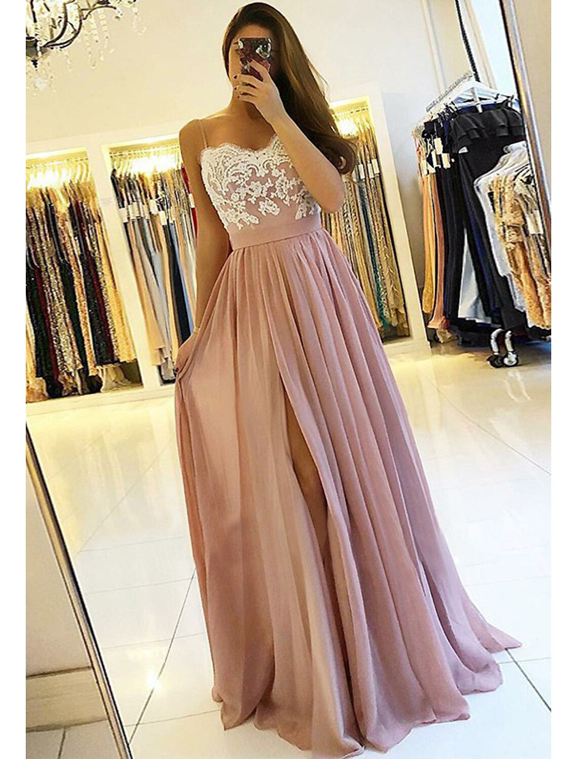 Robe de bal trapèze/princesse en mousseline de soie, sans manches, décolleté en cœur, longue/longue au sol, avec appliqués fendus