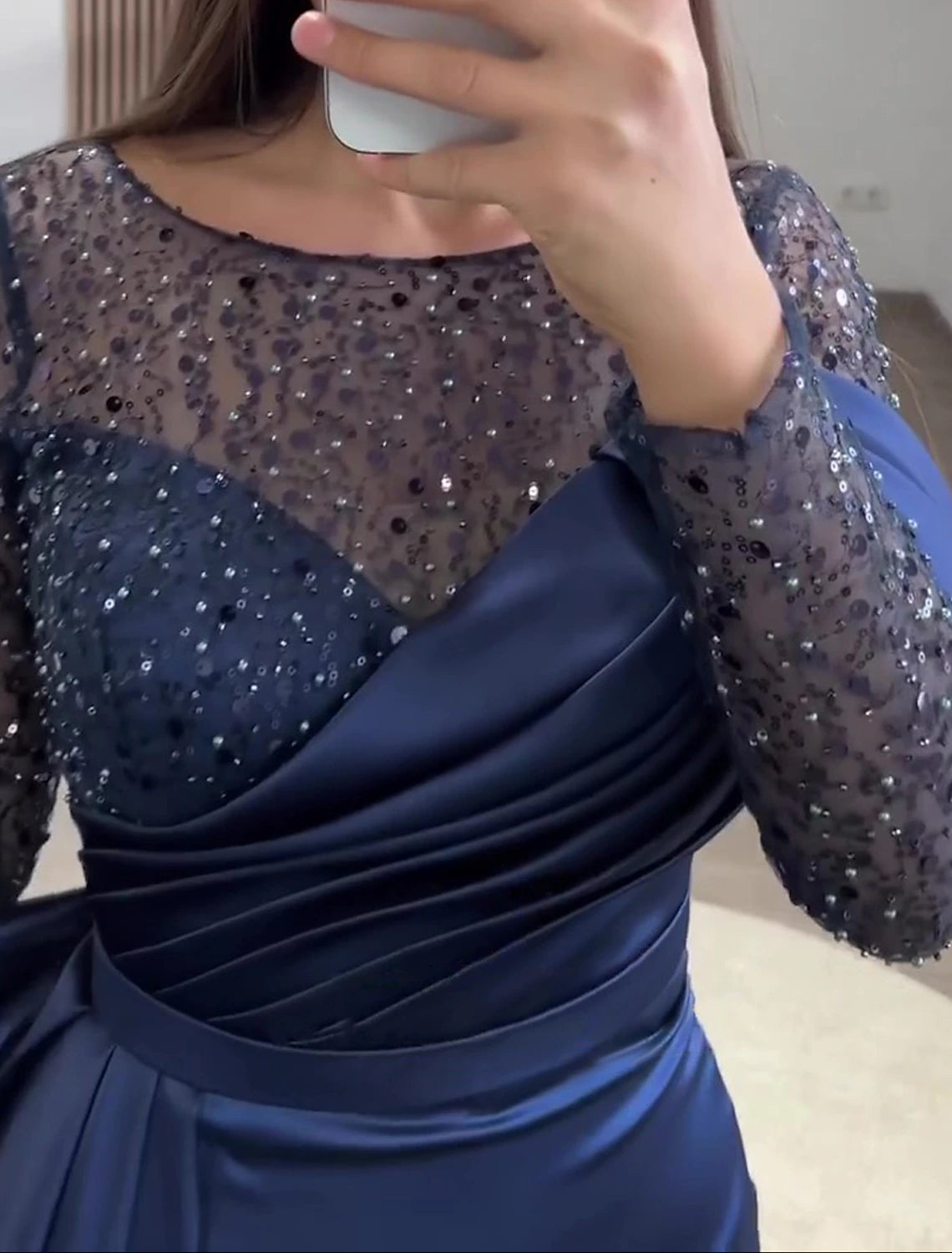 Meerjungfrauenkleid Abendkleid Rot Grün Kleid Formal Hochzeit Gast Hofschleppe Langarm Juwelenhals Charmeuse mit gerüschten Perlen Pailletten