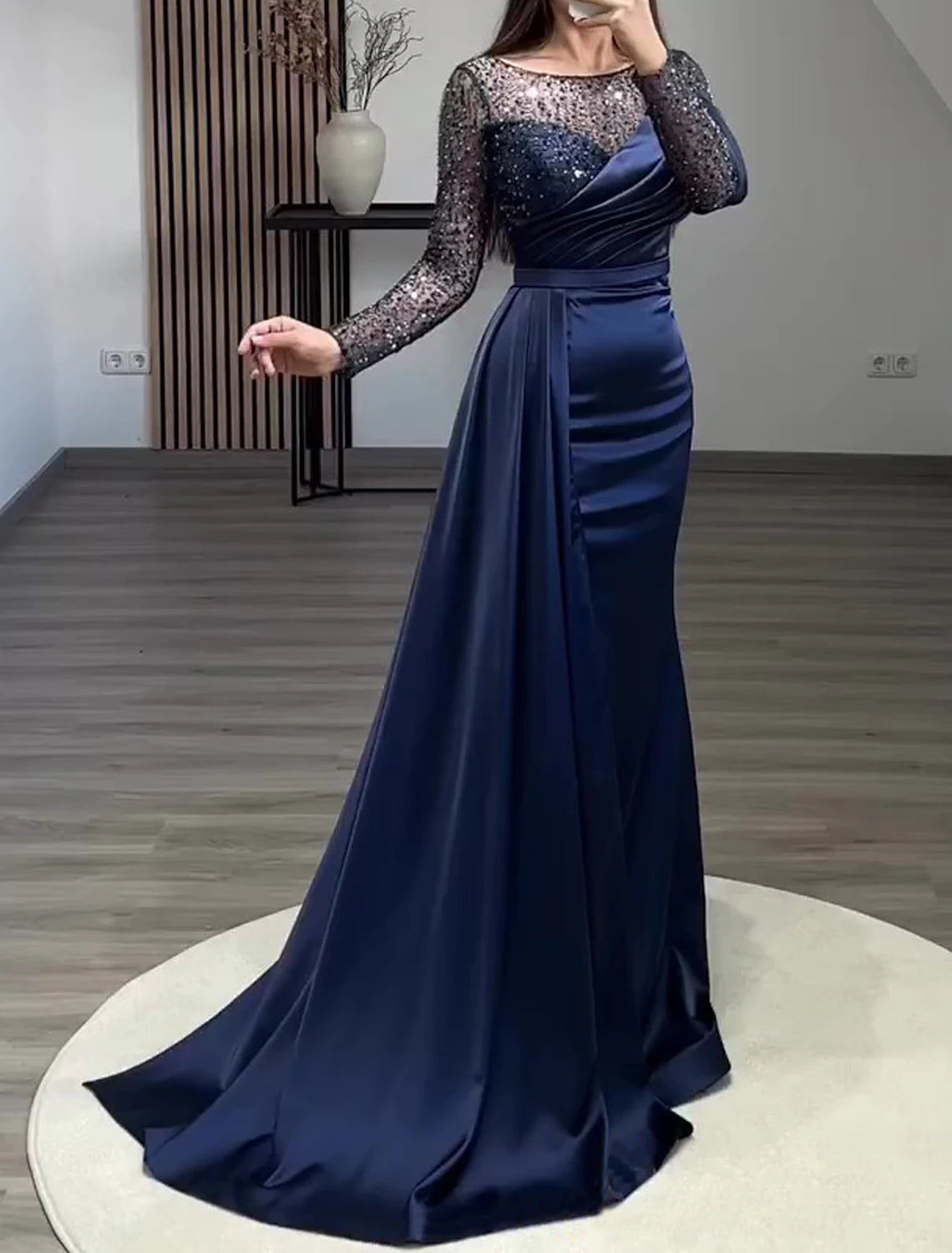 Meerjungfrauenkleid Abendkleid Rot Grün Kleid Formal Hochzeit Gast Hofschleppe Langarm Juwelenhals Charmeuse mit gerüschten Perlen Pailletten