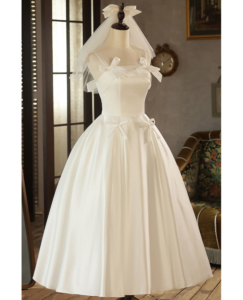 Leichtes/schlichtes elfenbeinfarbenes ärmelloses Satin-Brautkleid mit Schulterträgern