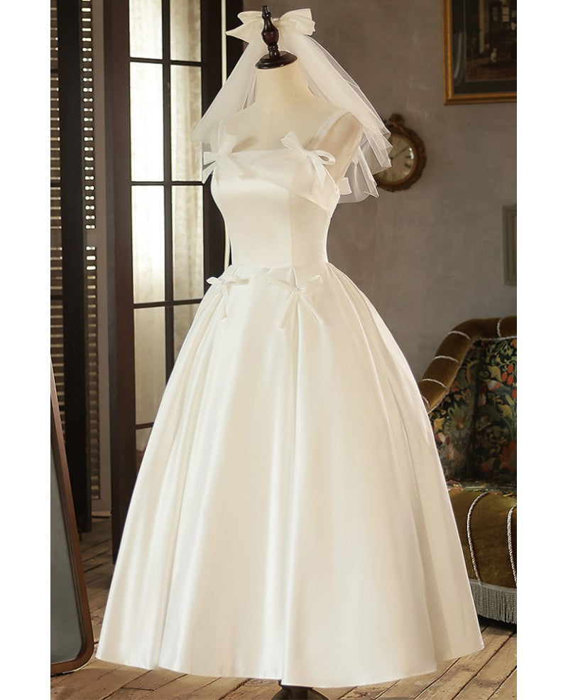 Leichtes/schlichtes elfenbeinfarbenes ärmelloses Satin-Brautkleid mit Schulterträgern