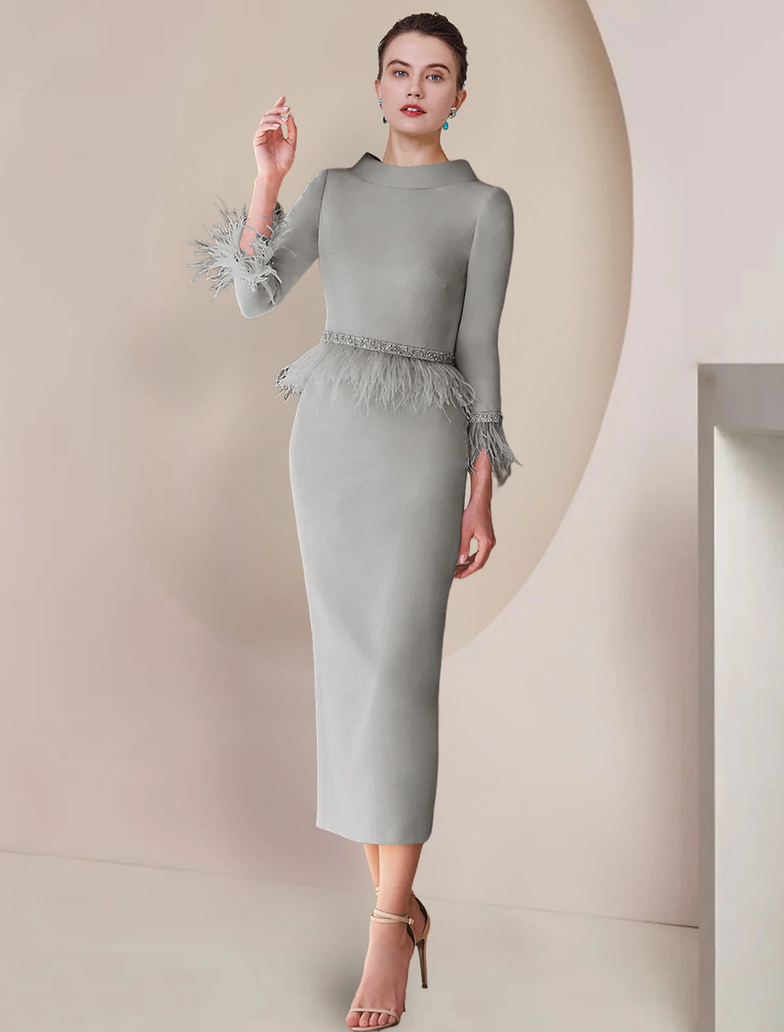 Etuikleid/Säulenkleid für die Brautmutter, formelle Hochzeitsgastparty, eleganter Rundhalsausschnitt, knielang, Satin, 3/4-Ärmel mit Federbesatz