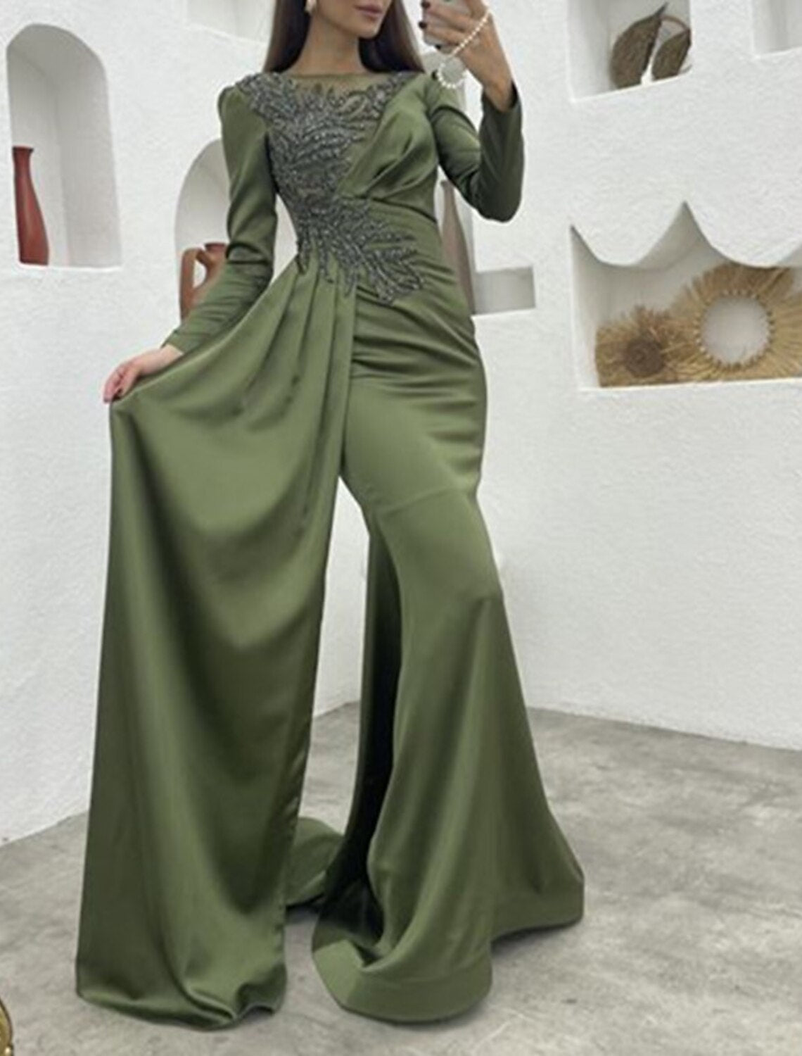 Meerjungfrau/Trompete Abendkleid Elegantes Kleid Formeller Hochzeitsgast Sweep/Pinsel Zug Langarm Schmuckhals Satin mit Perlen