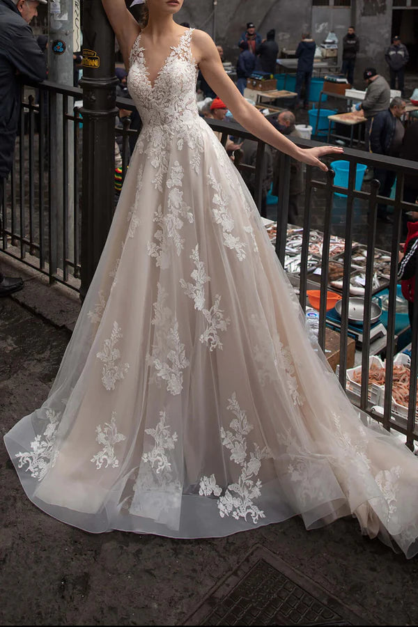 Robe de mariée princesse romantique en dentelle avec décolleté en V et décolleté en V