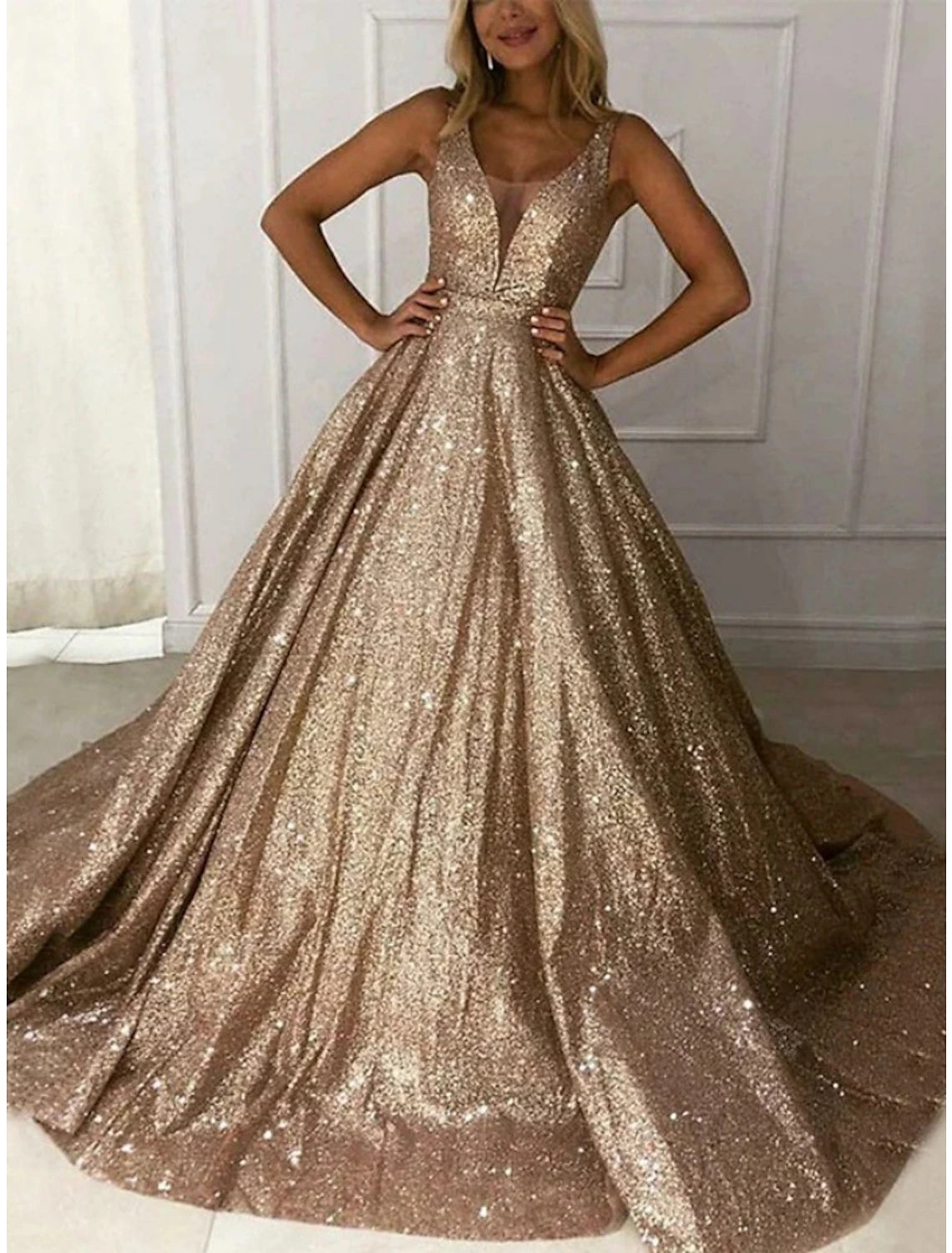 Robe de bal trapèze élégante, robe formelle, traîne courte, rouge et verte, sans manches, col en V, paillettes et plis scintillants