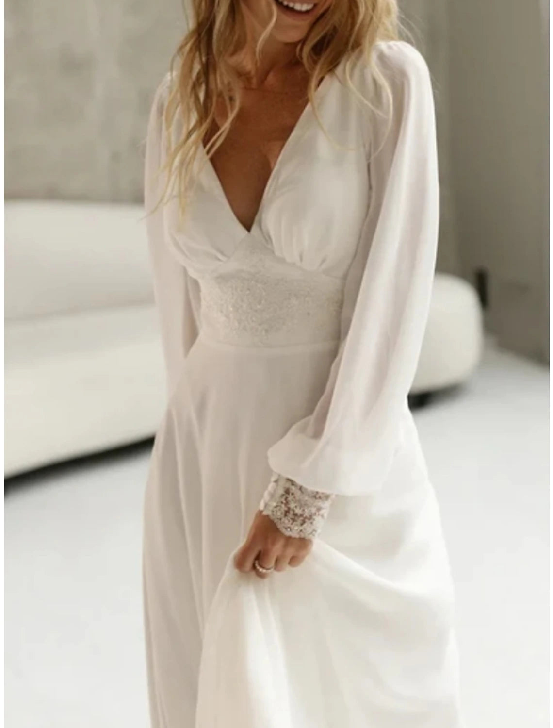 Robes de mariée simples de plage, robes de mariée formelles, coupe trapèze, col illusion, manches longues, longueur au sol, robes de mariée en tulle avec perles froncées