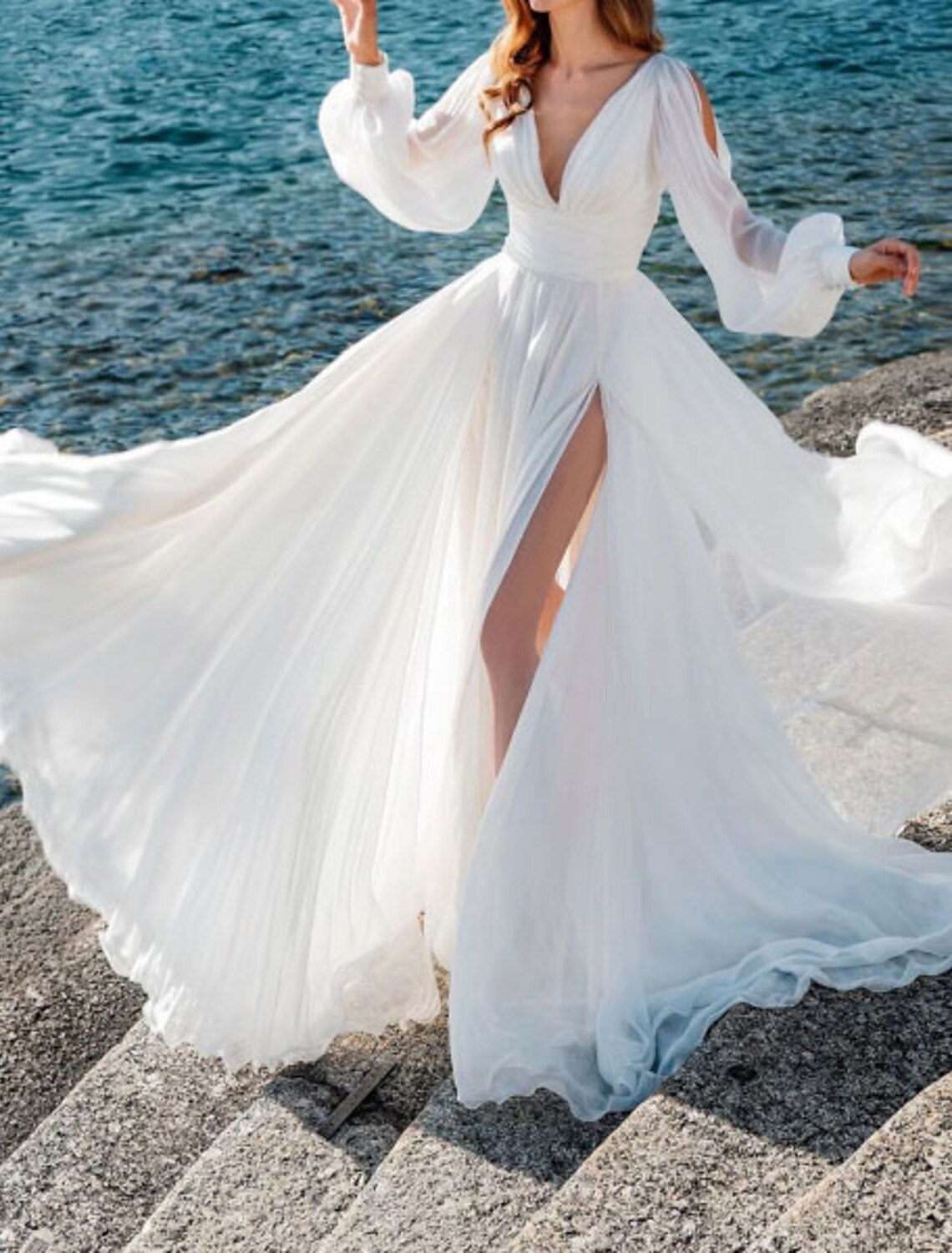Robes de mariée de plage, coupe trapèze, col en V, manches longues, traîne courte, en mousseline, avec fente sur le devant