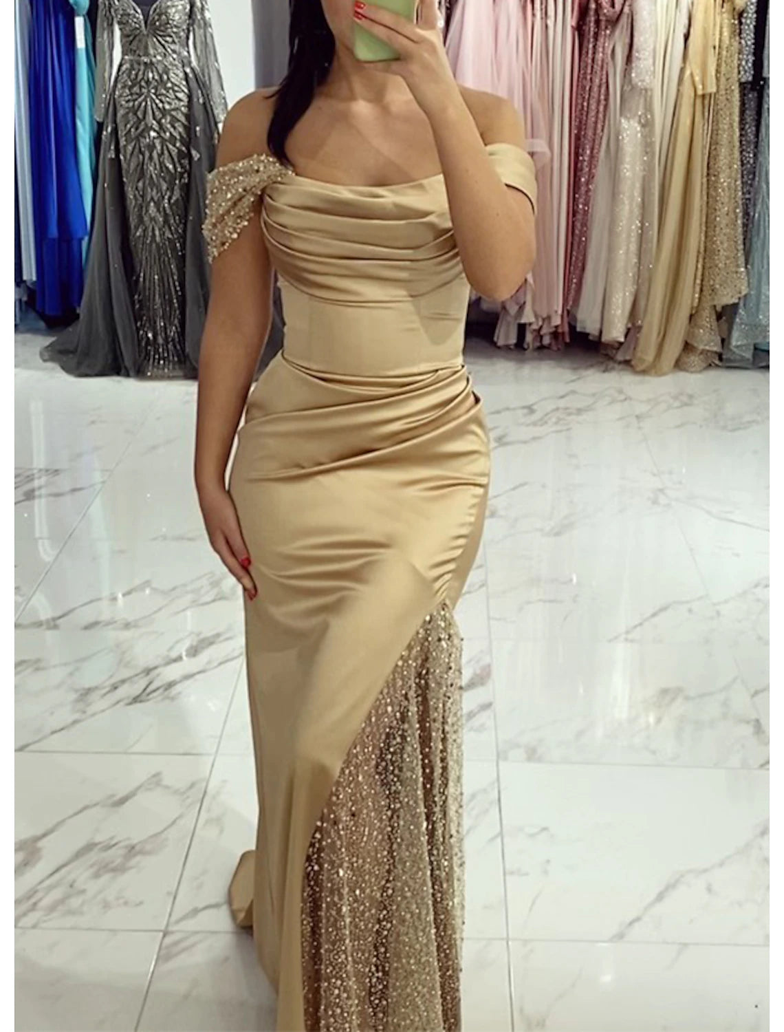 Meerjungfrau/Trompete Abendkleid Glitzerkleid Hochzeit Ballkleid Bodenlang Kurzarm Schulterfrei Satin mit gerüschten Perlen Pailletten