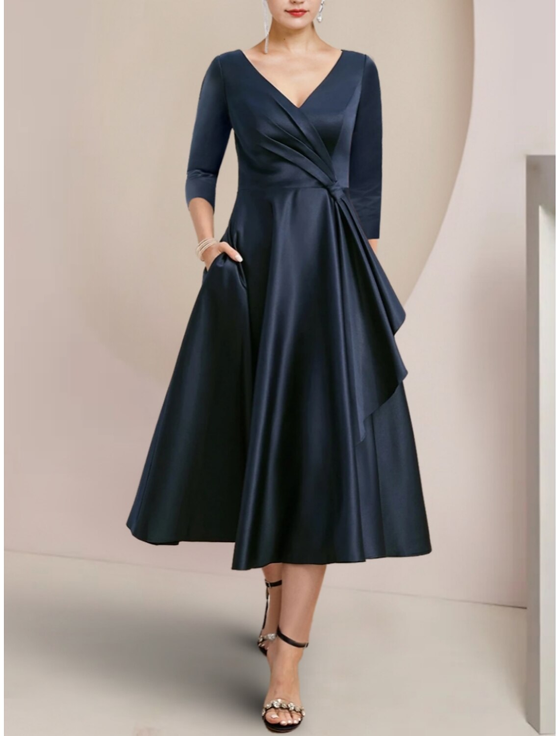 A-Linien-Kleid für die Mutter der Braut, Hochzeitsgast, elegant, zierlich, V-Ausschnitt, knielang, Satin, 3/4-Ärmel mit Rüschen, einfarbig