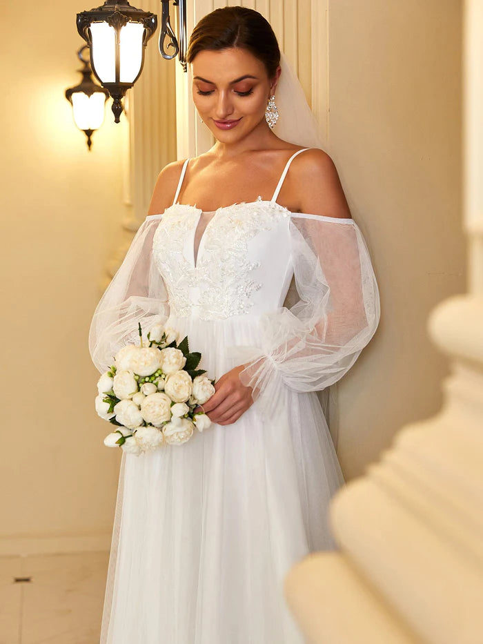 Robe de mariée bohème chic à épaules dénudées et manches lanternes 
