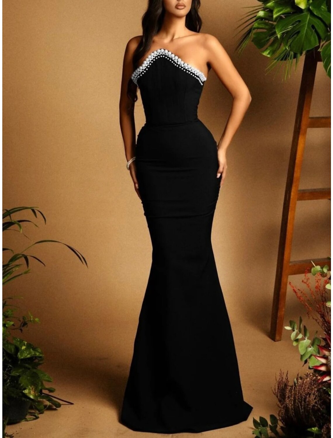 Meerjungfrau/Trompete Abendkleid Elegantes Kleid Formelle Schleppe/Pinselzug Schwarzes Kleid Ärmellos Trägerlos Stretchstoff mit gerüschter Perlenstickerei