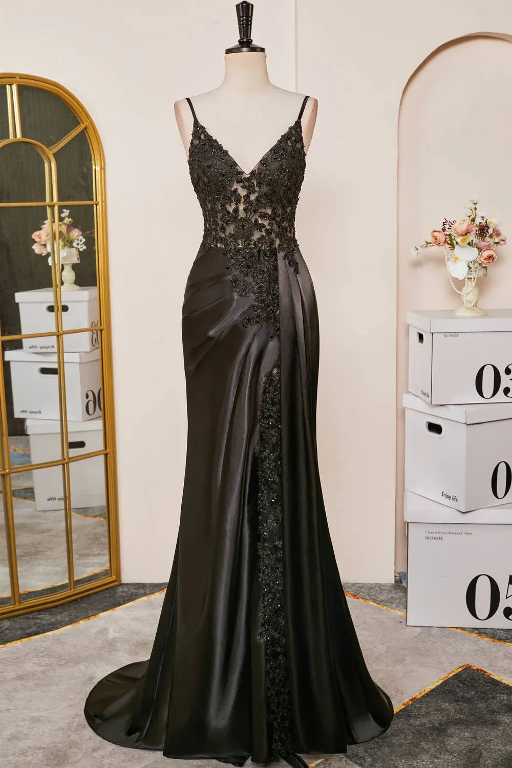 Elegant Black Mermaid V‑Neck Spaghetti‑Strap Lace‑Up‑Back Floor‑Length Prom Dress