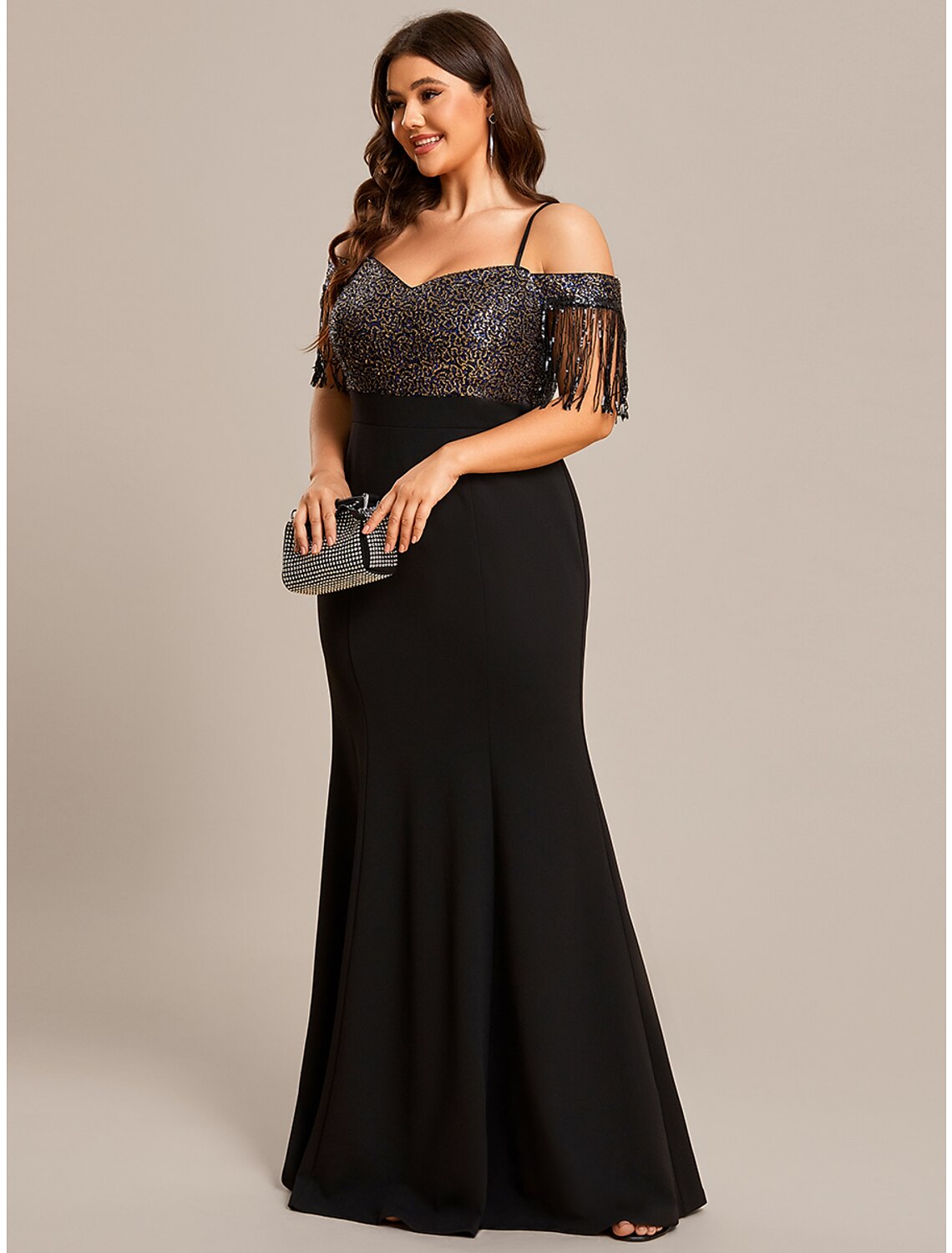 Meerjungfrau/Trompete Hochzeitsgastkleider Minimalistisches Kleid Formelles Black Tie Bodenlanges Kurzarm-Schulterfreies Stretchgewebe mit Fransenquaste