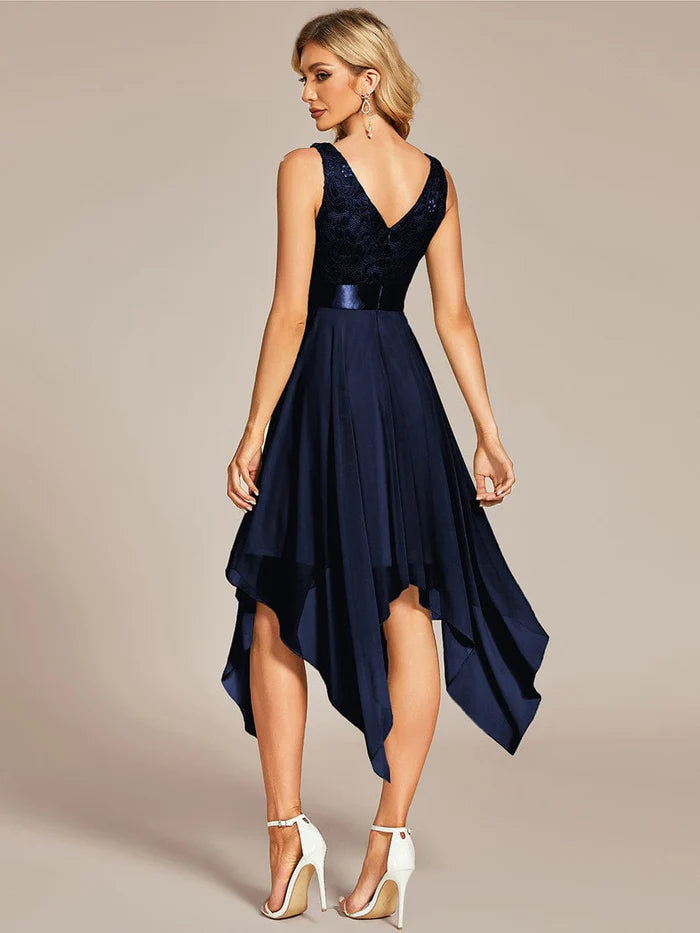 Superbe robe en dentelle à col en V et ourlets asymétriques