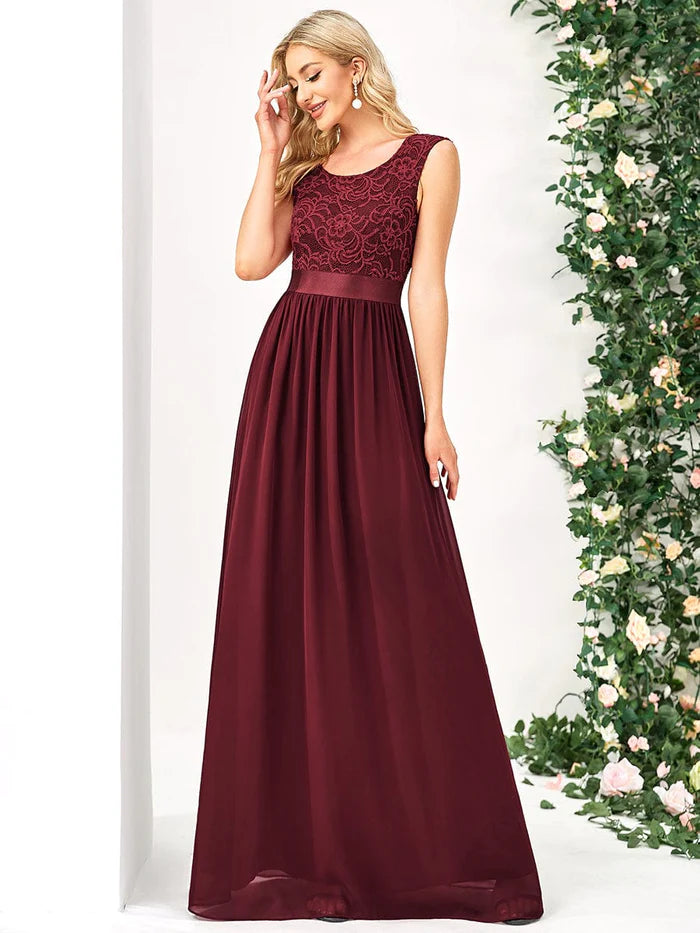 Robe de demoiselle d'honneur classique à col rond et dos en V avec corsage en dentelle 
