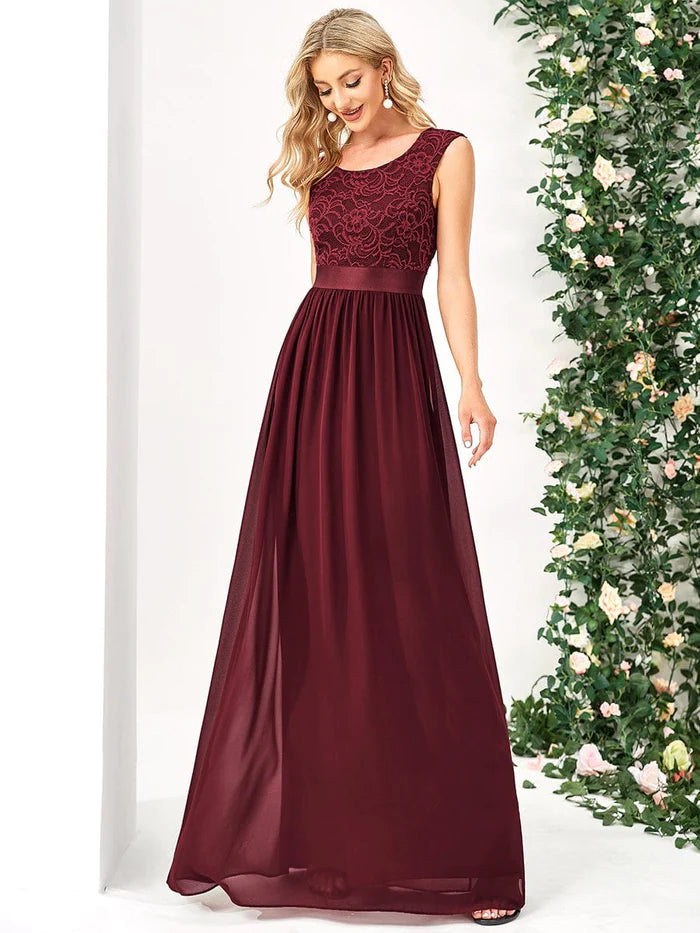 Robe de demoiselle d'honneur classique à col rond et dos en V avec corsage en dentelle 