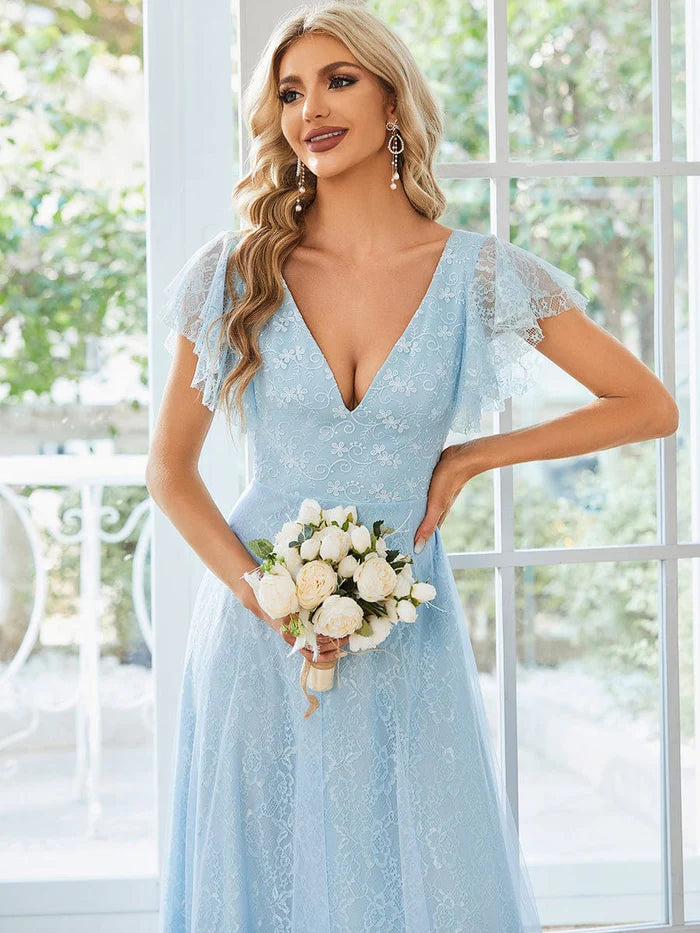 Robe de soirée longue en dentelle à double col en V et manches à volants 