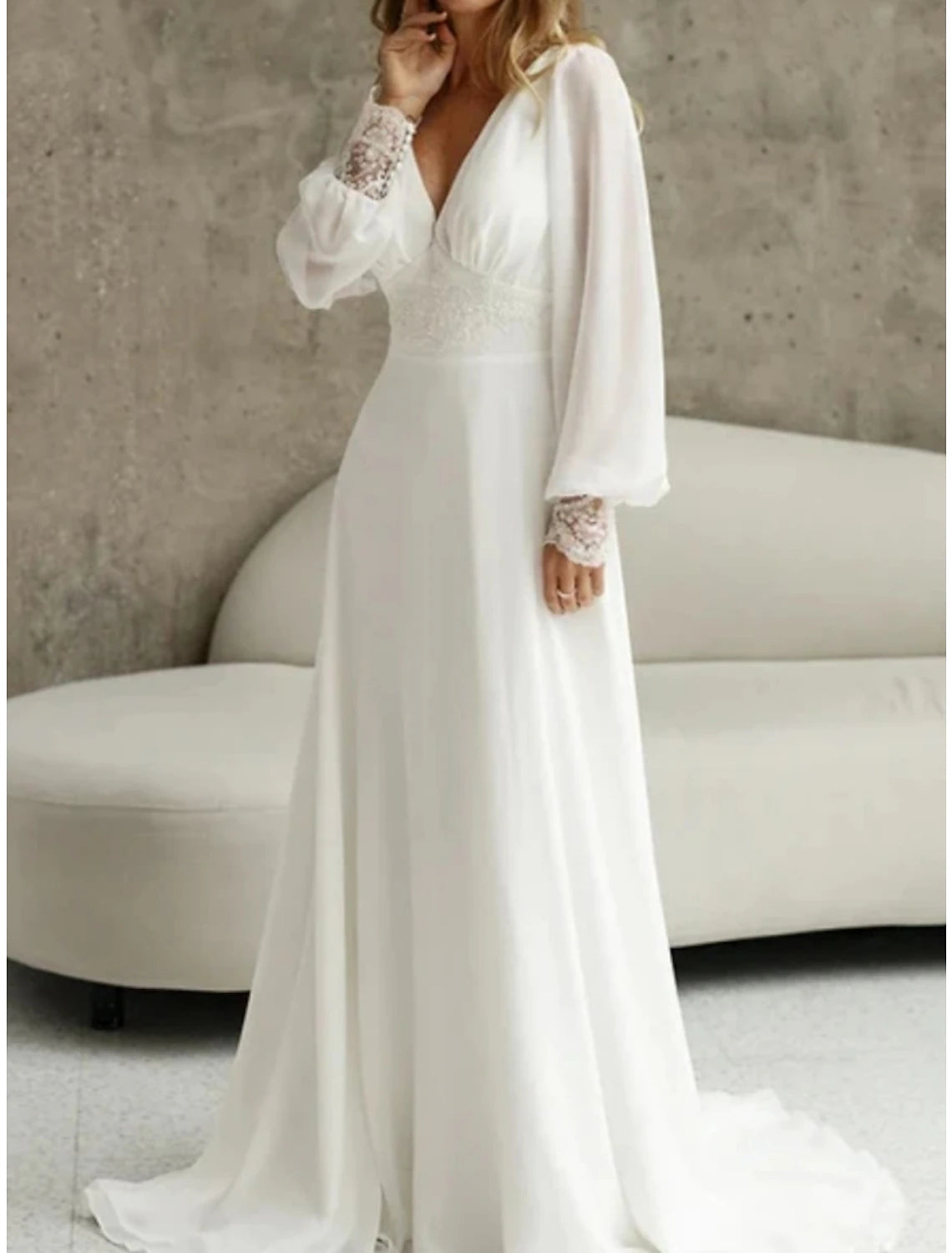 Robes de mariée simples de plage, robes de mariée formelles, coupe trapèze, col illusion, manches longues, longueur au sol, robes de mariée en tulle avec perles froncées