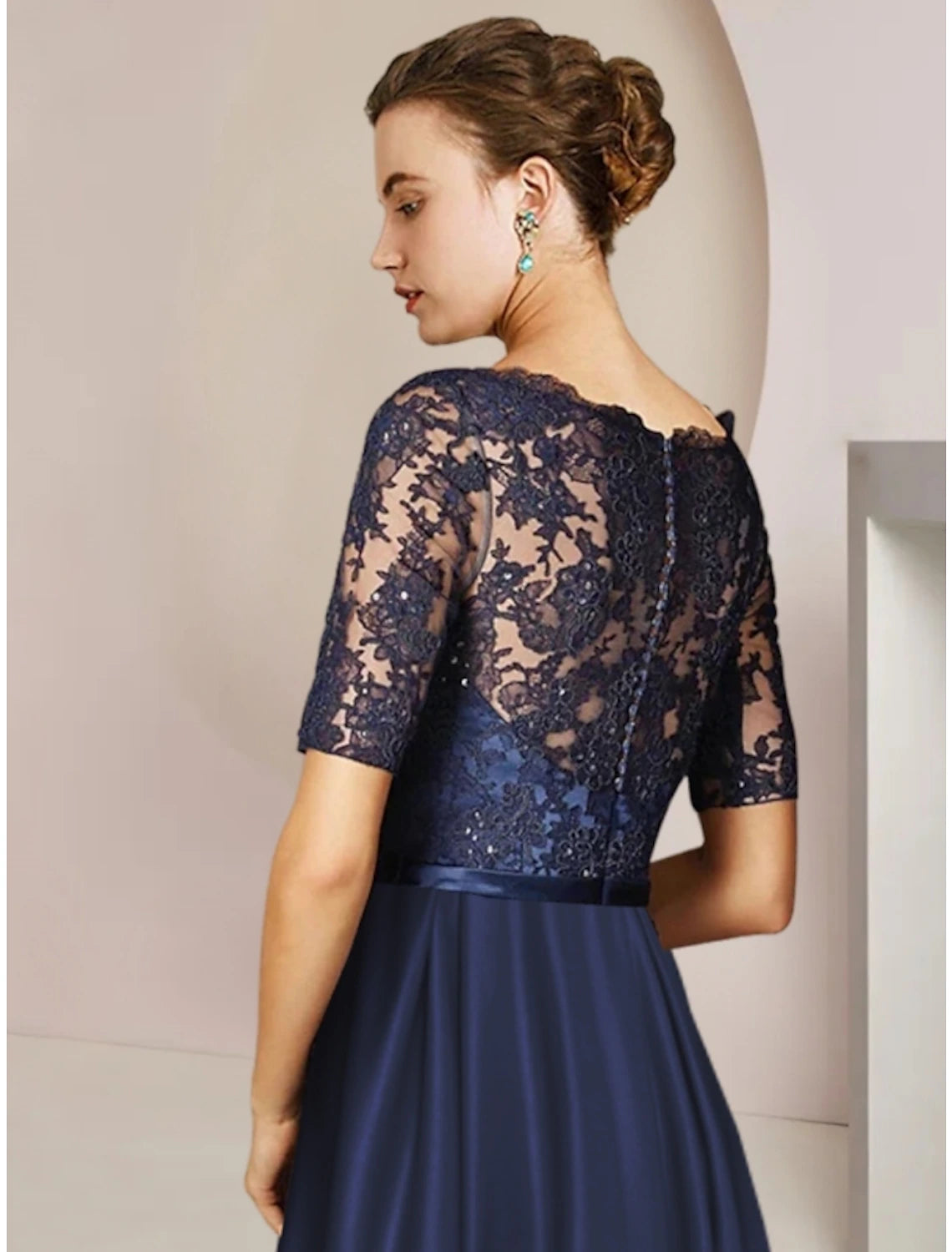 Etuikleid/Säulenkleid für die Brautmutter, Hochzeitsgast, Party, elegant, Rundhalsausschnitt, bodenlang, Satin, Spitze, kurze Ärmel, mit Schleife(n), Falten, Applikationen