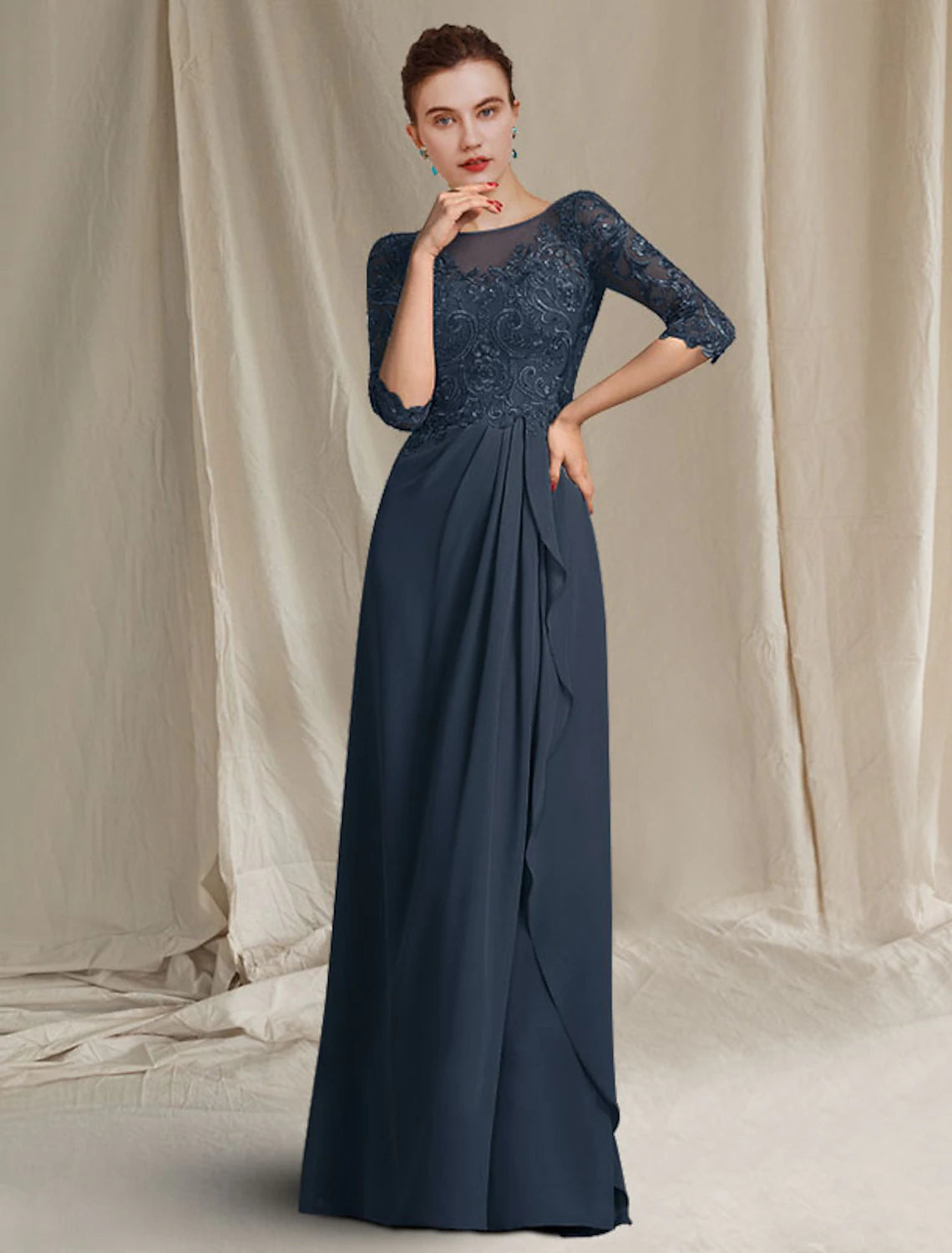Etuikleid/Säulenkleid für die Brautmutter, elegante Übergröße, Rundhalsausschnitt, bodenlang, Chiffon, Spitze, 3/4-Ärmel mit Falten, Rüschen, Applikationen