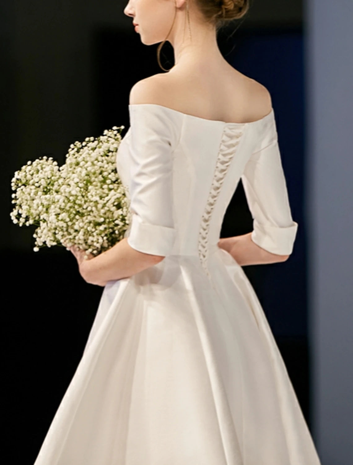 Robe de cocktail trapèze, robe de soirée, cocktail, longueur genou, manches mi-longues, épaules dénudées, robe d'invité de mariage, satin avec