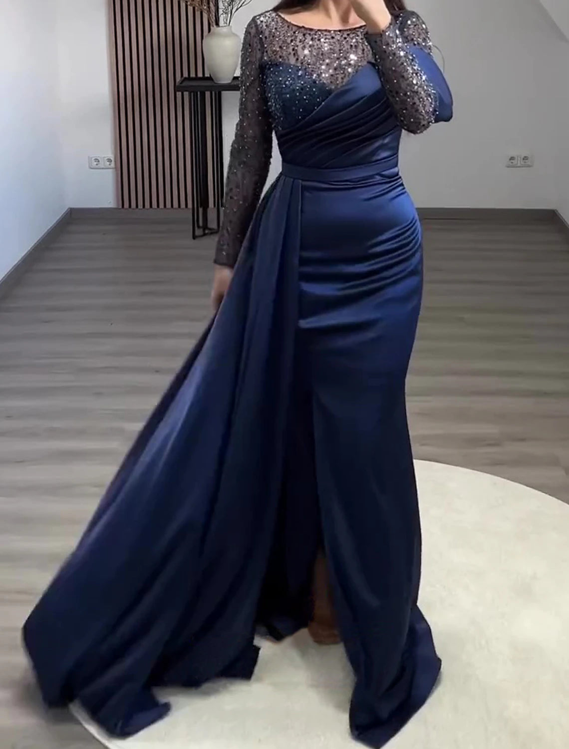Meerjungfrauenkleid Abendkleid Rot Grün Kleid Formal Hochzeit Gast Hofschleppe Langarm Juwelenhals Charmeuse mit gerüschten Perlen Pailletten