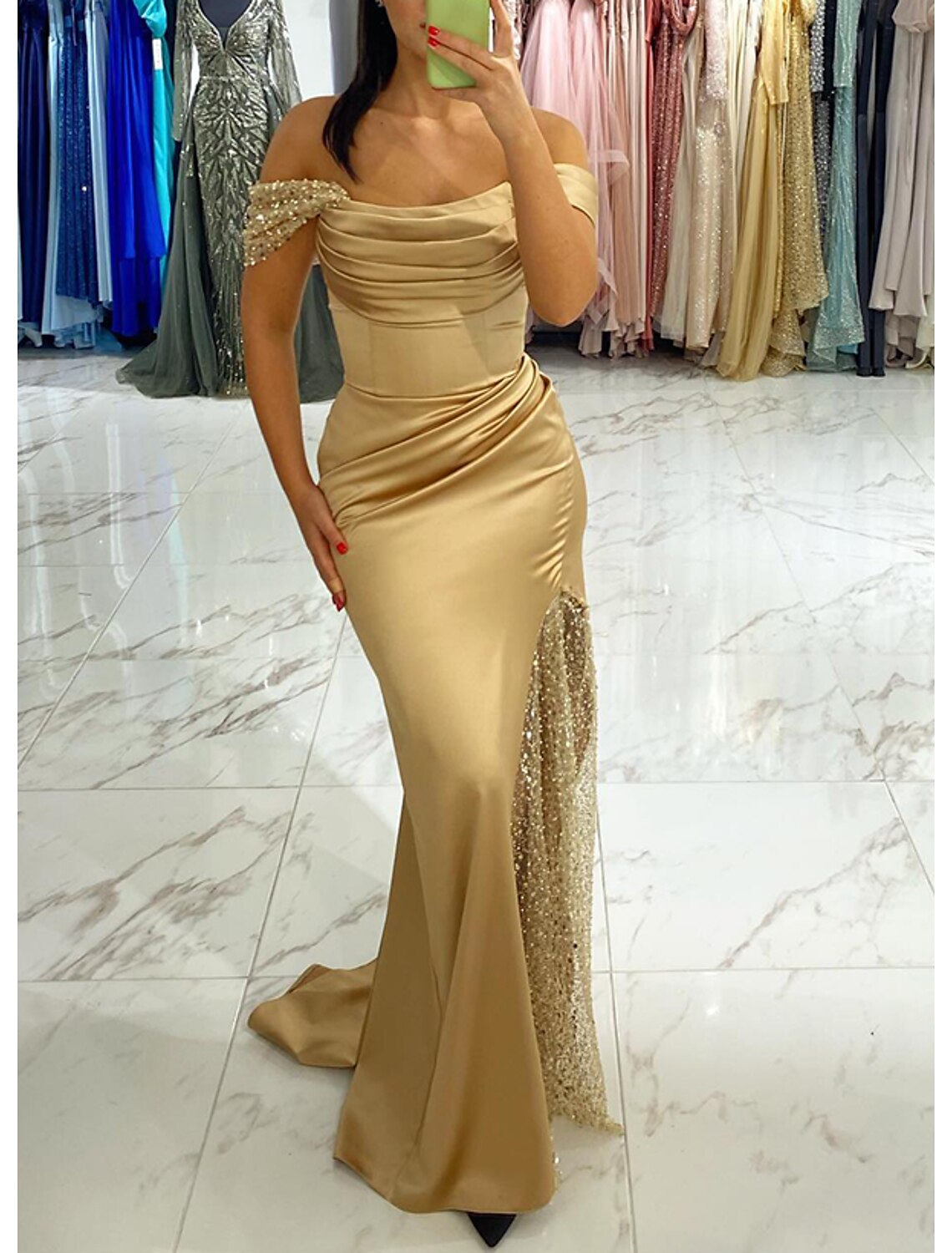 Meerjungfrau/Trompete Abendkleid Glitzerkleid Hochzeit Ballkleid Bodenlang Kurzarm Schulterfrei Satin mit gerüschten Perlen Pailletten