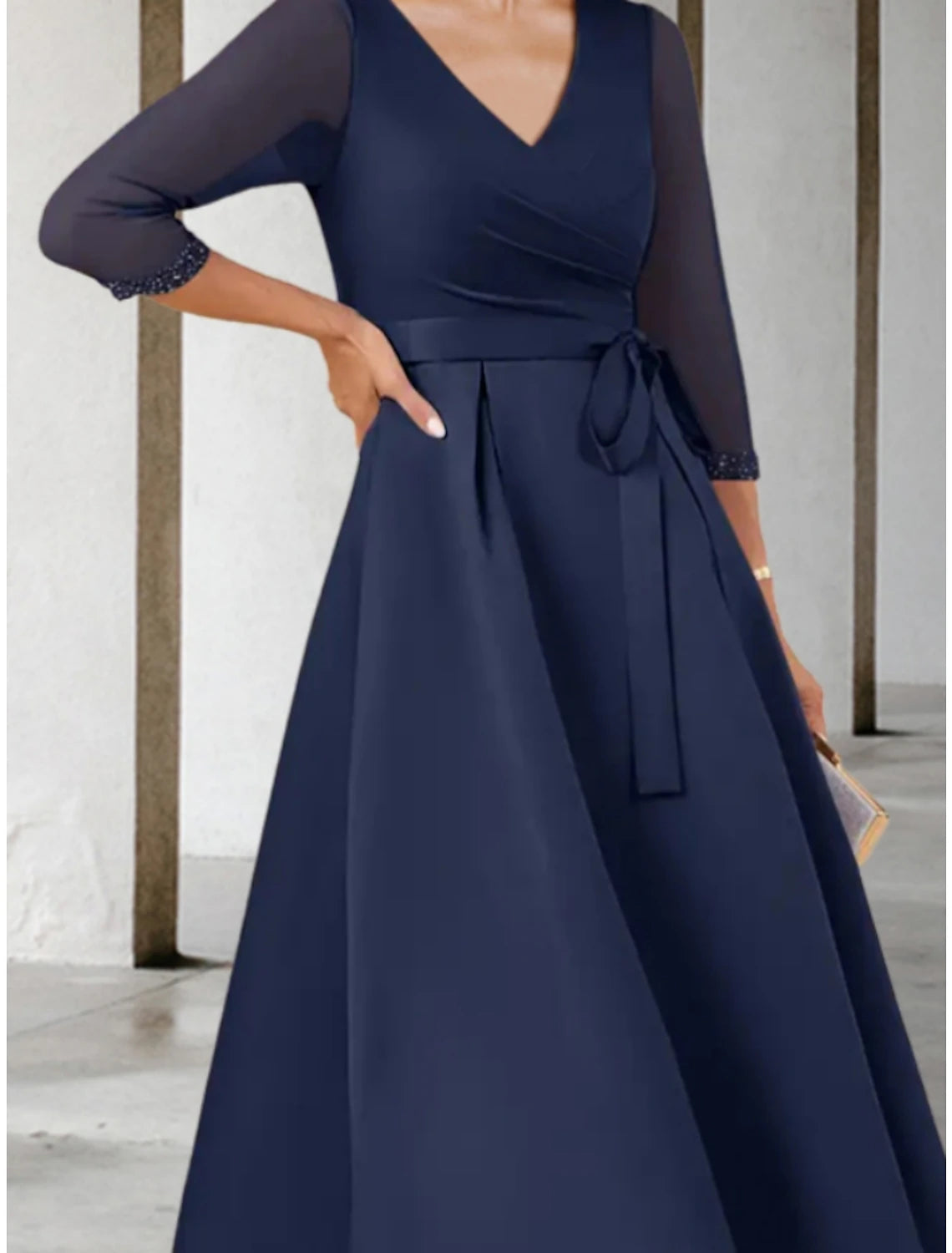 A-Linie Kleid für die Mutter der Braut, Hochzeitsgast, elegant, zierlich, V-Ausschnitt, knielang, Stretch-Chiffon, 3/4-Ärmel, mit Schleife(n), Kristallen, Rüschen