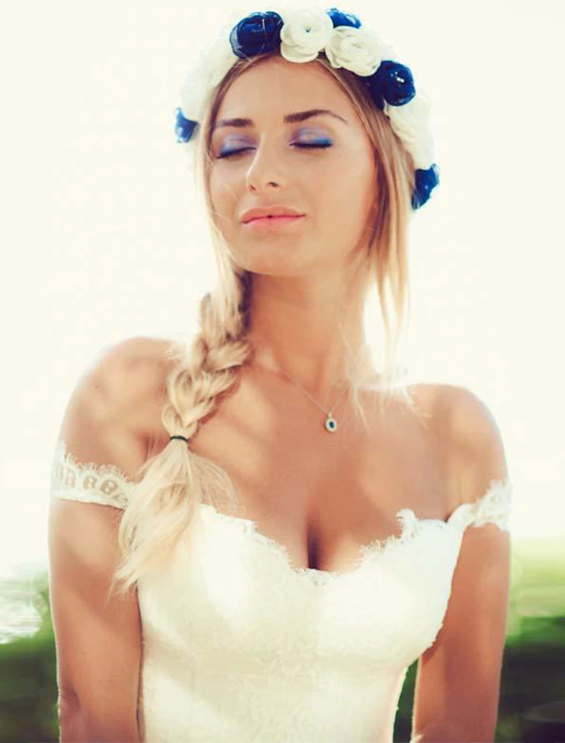 Robe de mariée bohème sexy en mousseline de soie, coupe trapèze, épaules dénudées, manches courtes, traîne courte, avec fente sur le devant, couleur unie