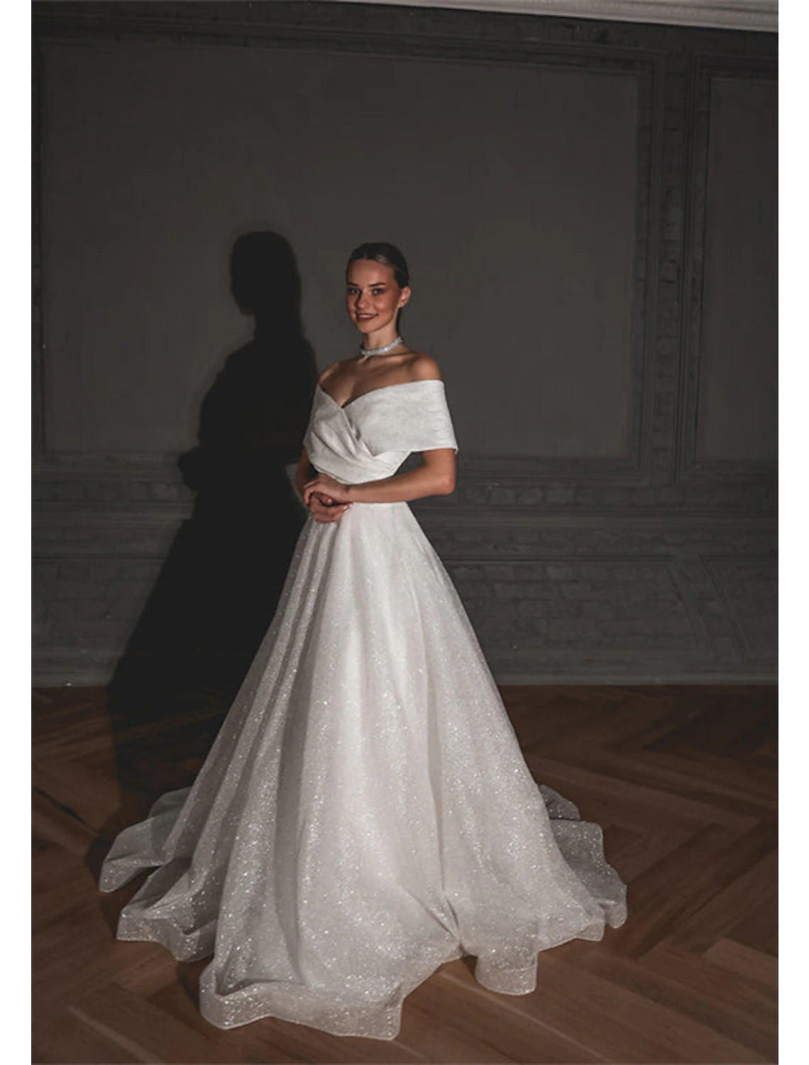 Hall Sparkle &amp; Shine Schlichte Brautkleider A-Linie Schulterfrei Flügelärmelchen Sweep/Pinsel Schleppe Pailletten Brautkleider Mit Volltonfarbe