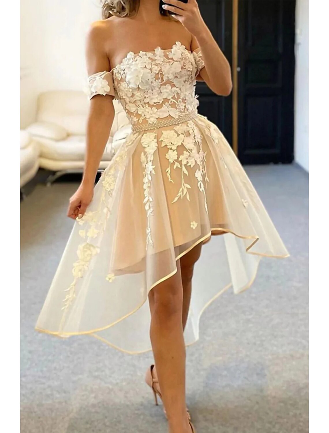 Robe de cocktail trapèze à blocs de couleurs, asymétrique, sans manches, épaules dénudées, en organza avec plis appliqués