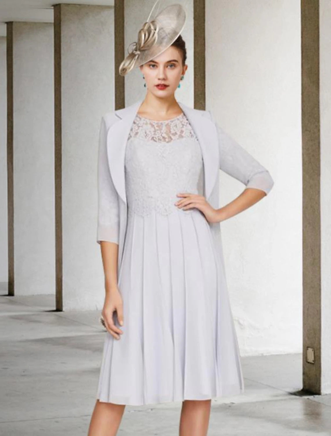 Zweiteiliges A-Linien-Kleid für die Brautmutter, elegantes V-Ausschnitt, knielanges Satin-Spitzen-Jackenkleid mit halben Ärmeln und Falten