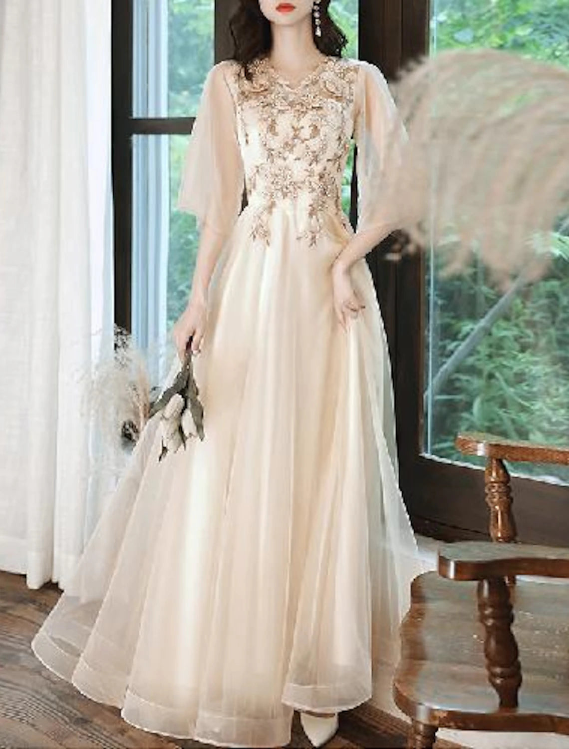Robe de bal trapèze mignonne, robe de Saint-Valentin, longueur au sol, manches mi-longues, col en V, tulle avec appliques de perles