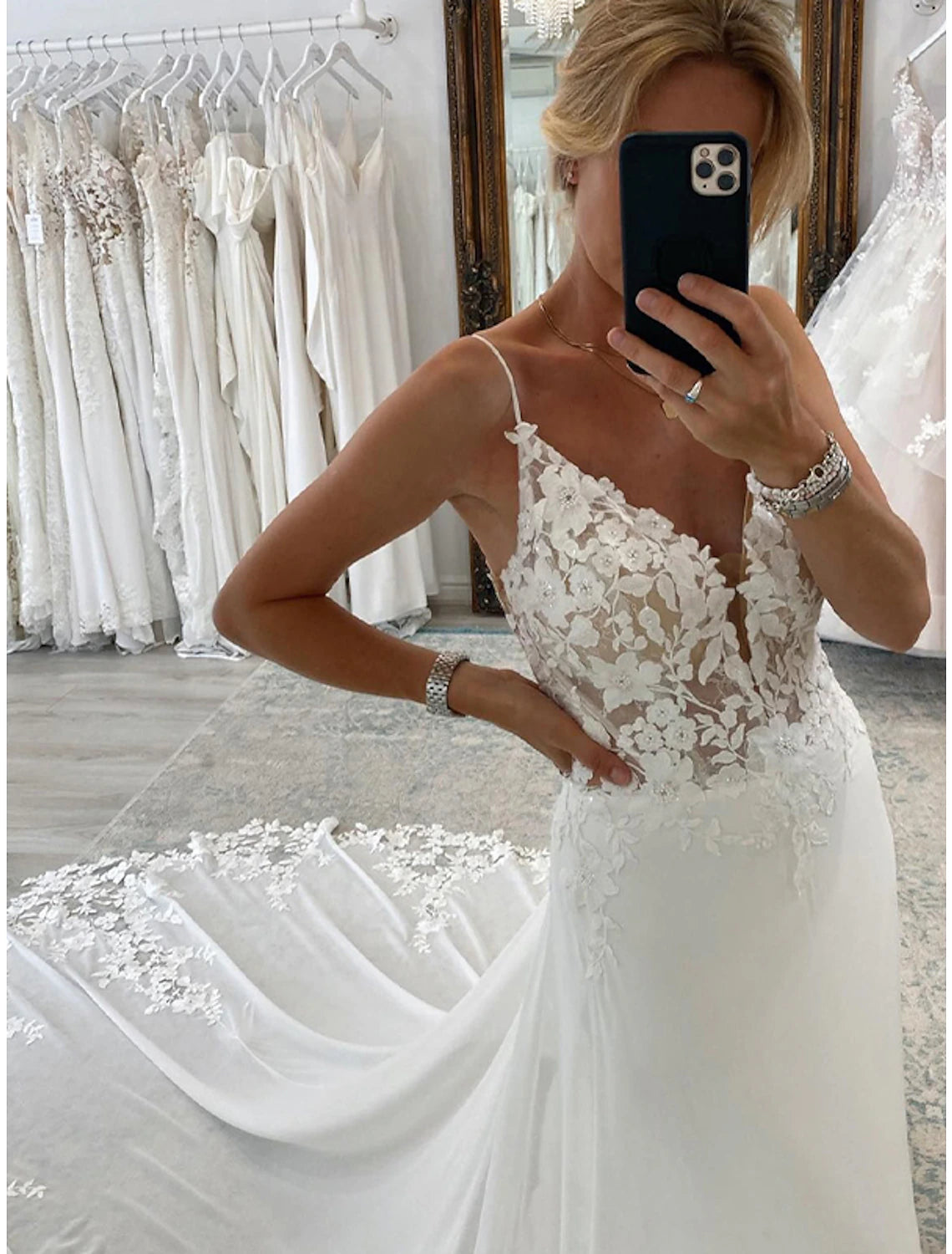 Empfangs-Hochzeitskleider A-Linie Camisole Ärmellos Hofschleppe Chiffon Brautanzüge Brautkleider mit Applikationen