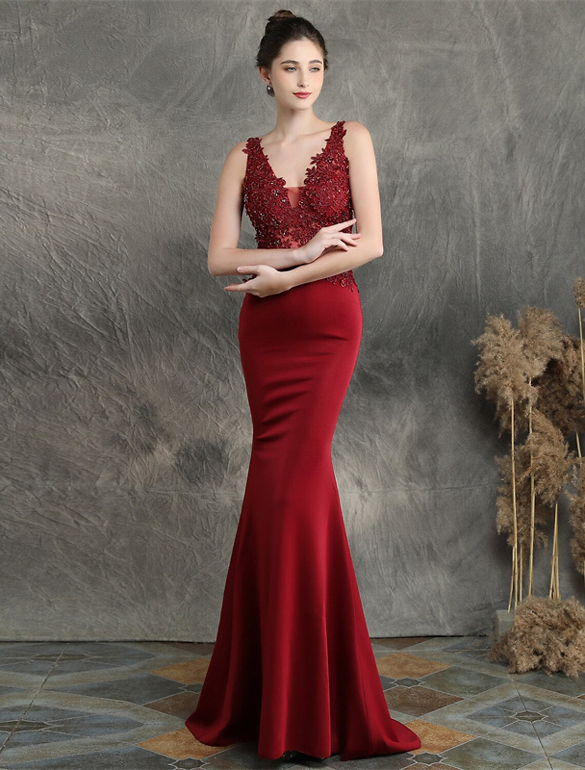 Robe de soirée sirène/trompette dos nu, robe formelle pour invité de mariage, traîne à balayage/pinceau, sans manches, col en V, mélange de coton avec appliques de perles