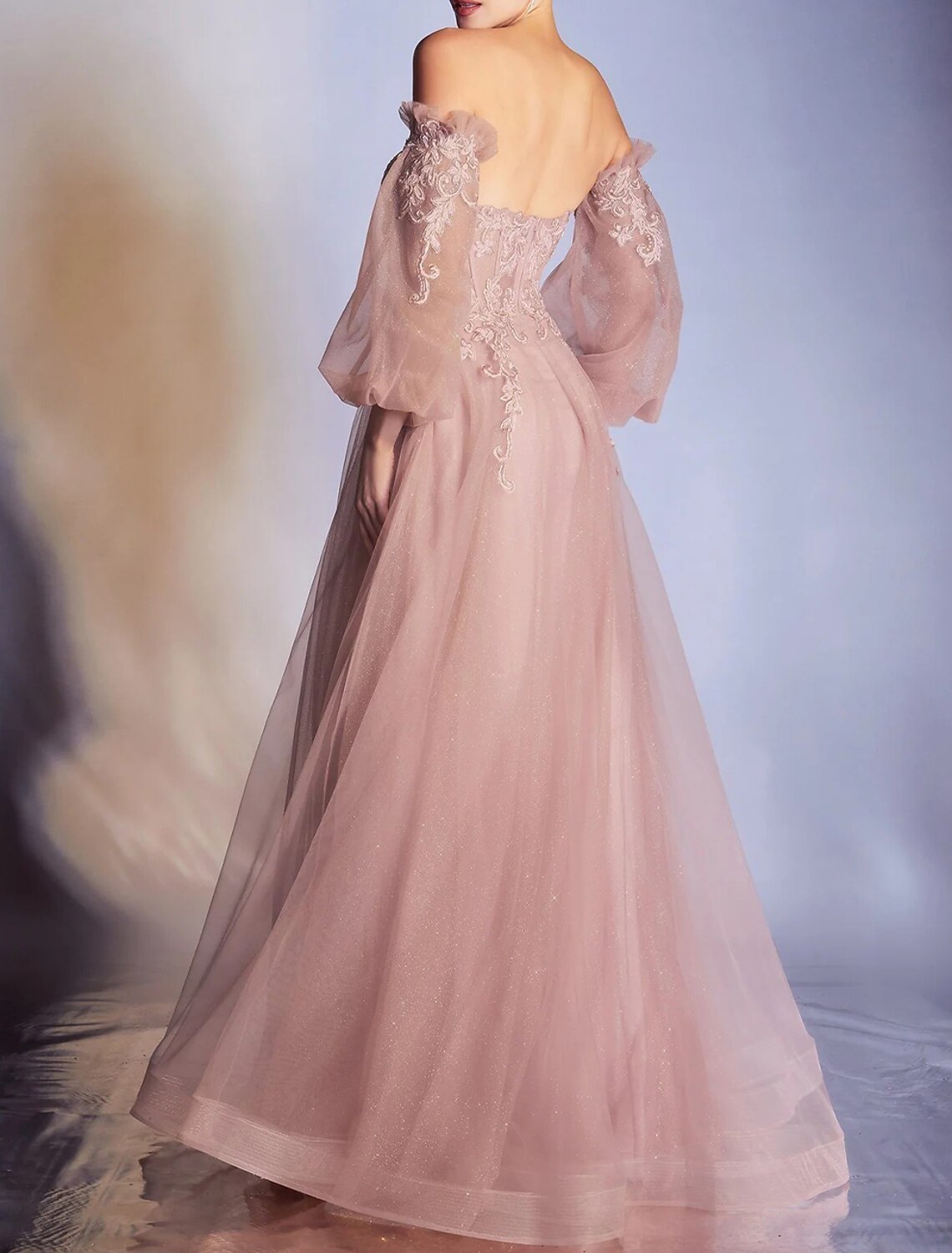 Robe de bal trapèze élégante, longueur au sol, manches 3/4, épaules dénudées, dentelle, dos nu, avec appliques