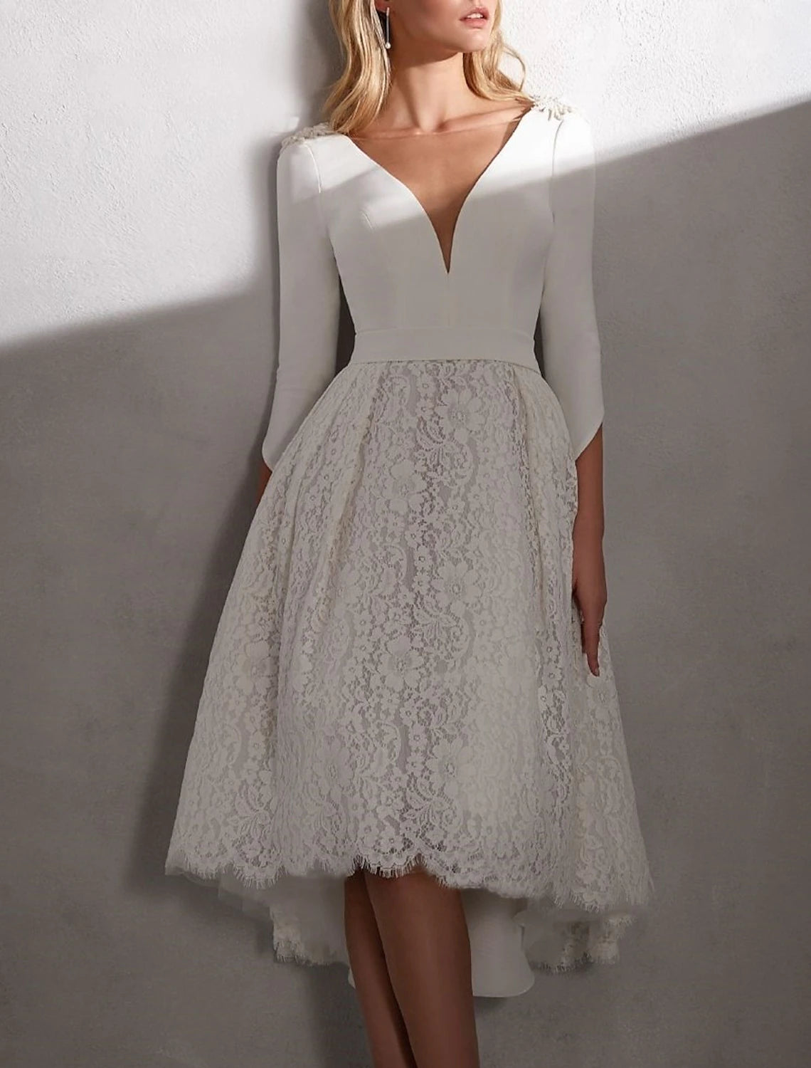 Empfang Einfache Brautkleider Brautkleider Etui/Säule Off Shoulder Flügelärmelchen Tee Länge Spitze Brautkleider Mit Applikationen Geschlitzte Vorderseite