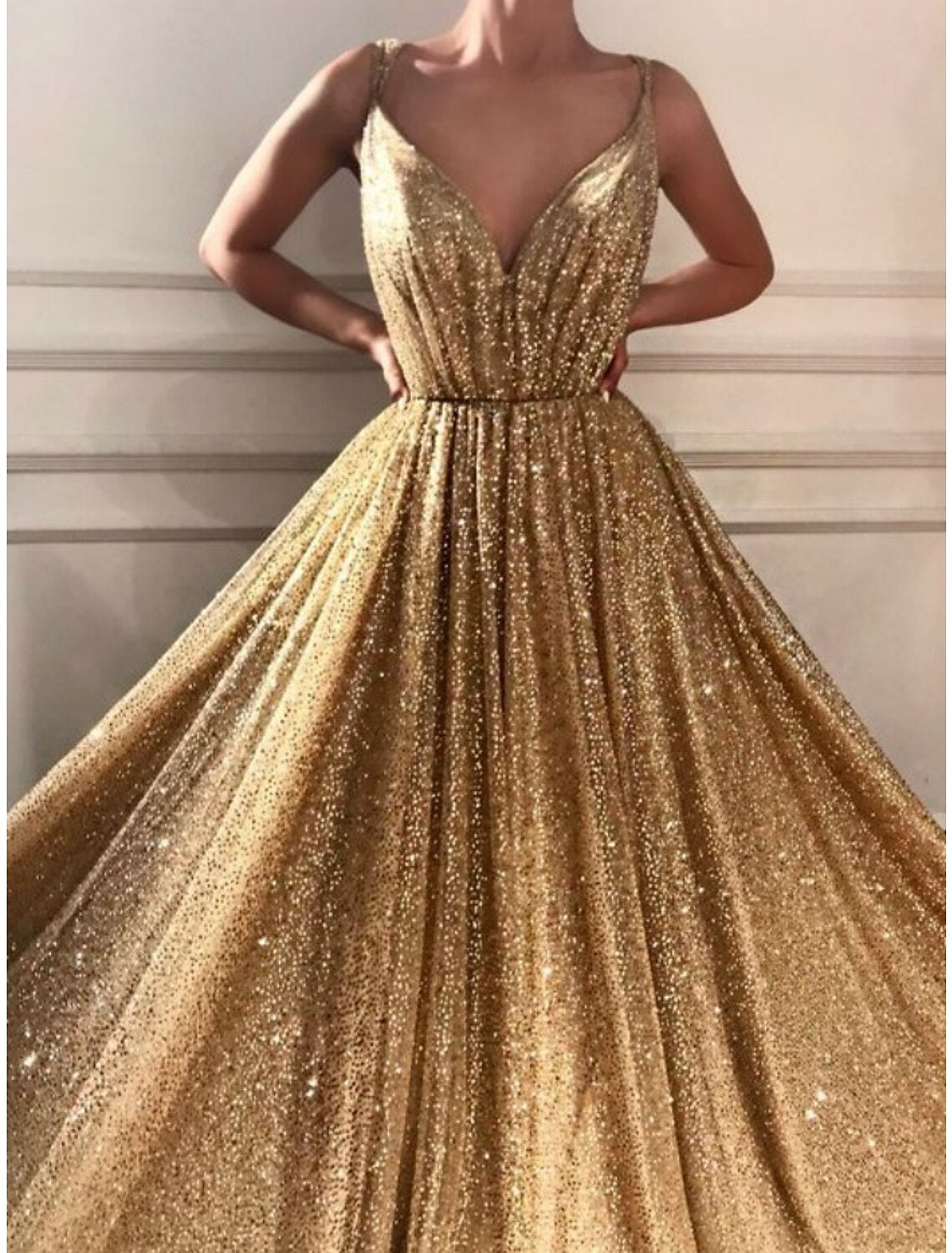 Robe de bal trapèze élégante, robe formelle, traîne courte, robe rouge verte formelle, sans manches, bretelles spaghetti, paillettes avec plis scintillants