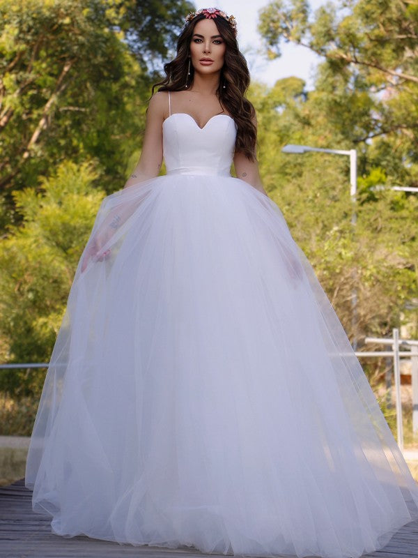 Robe de mariée en tulle, décolleté en cœur, sans manches, traîne courte
