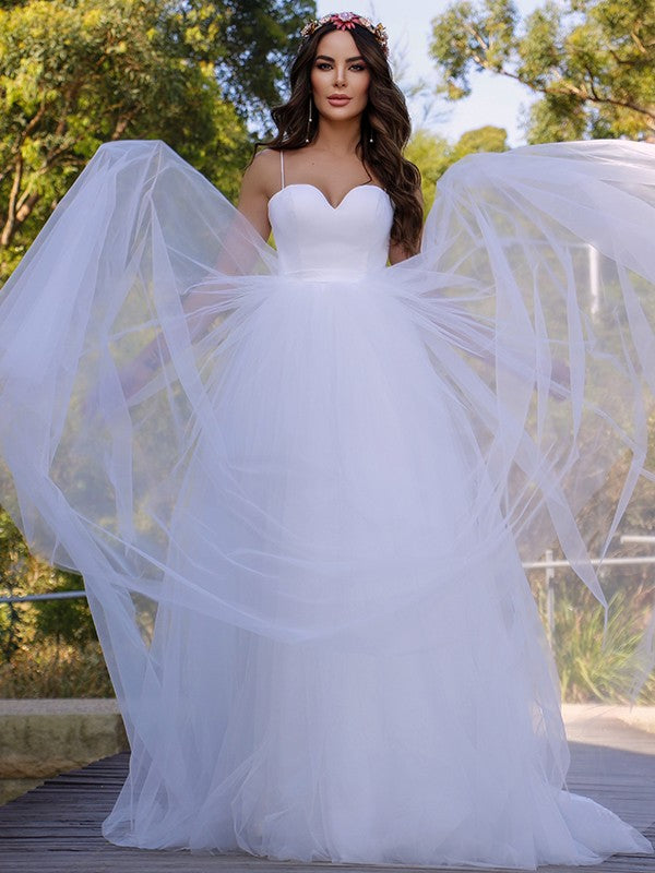 Robe de mariée en tulle, décolleté en cœur, sans manches, traîne courte