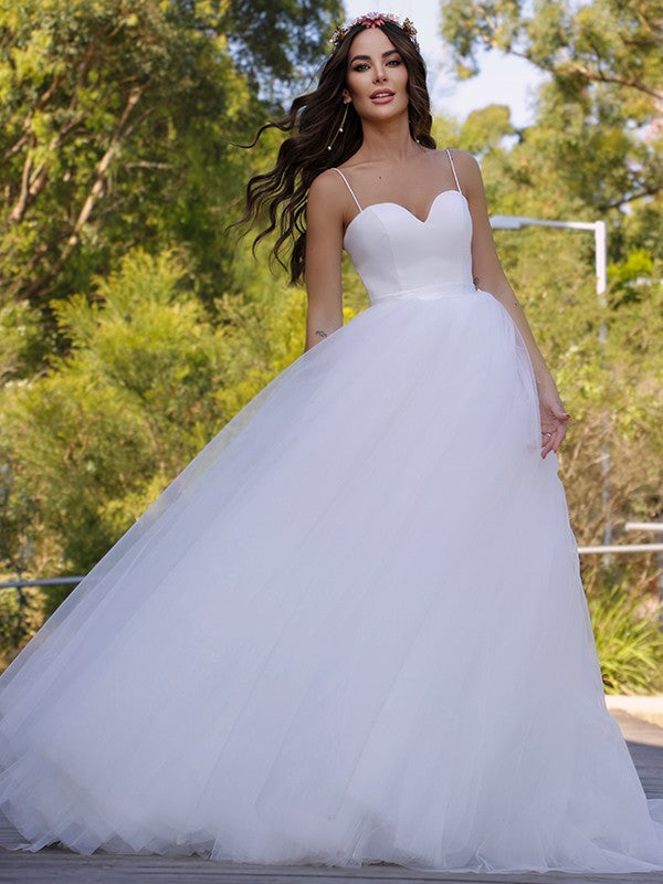 Robe de mariée en tulle, décolleté en cœur, sans manches, traîne courte